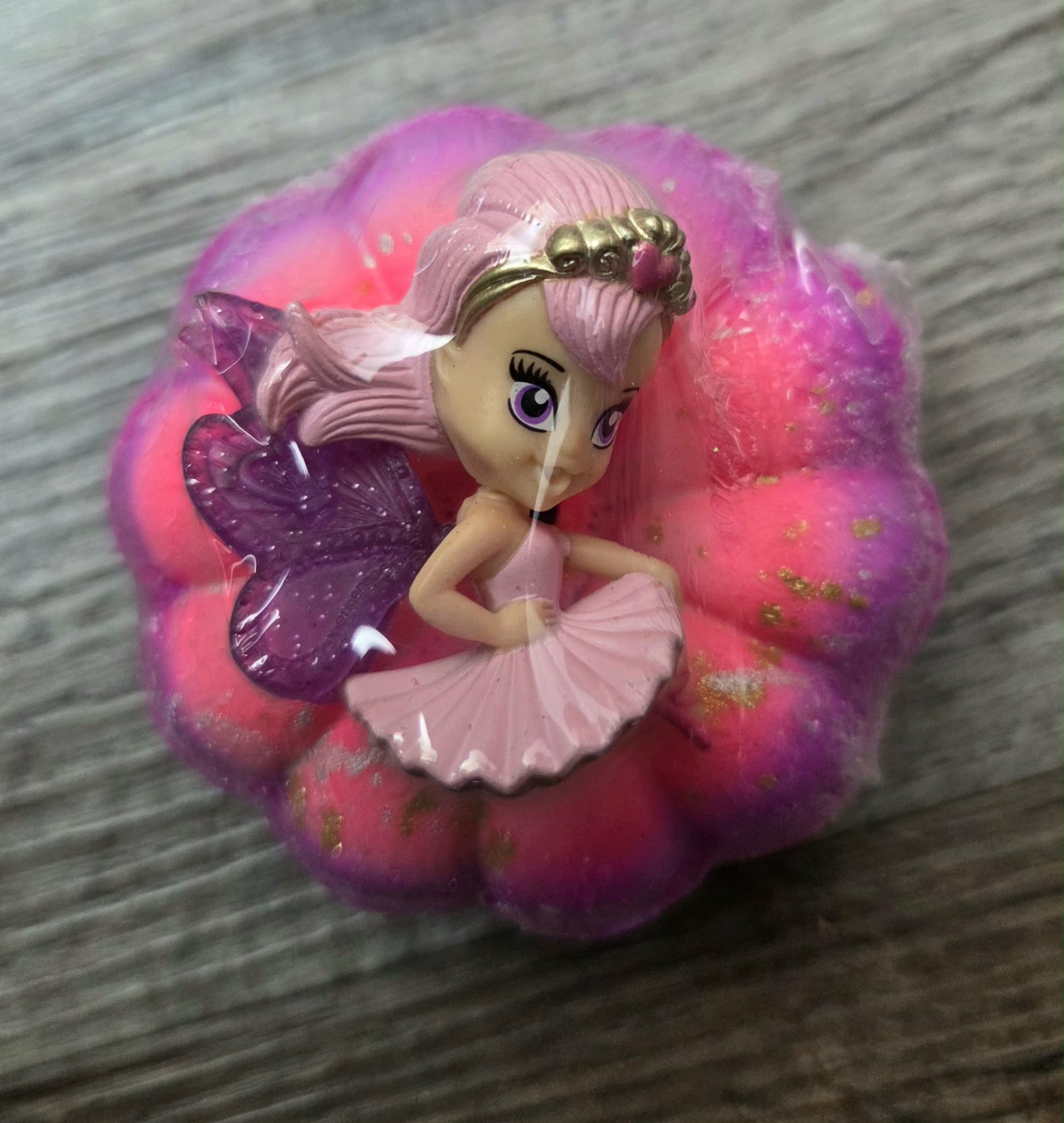 Bombe de bain effervescente avec jouet - Petite Fée aux cheveux roses