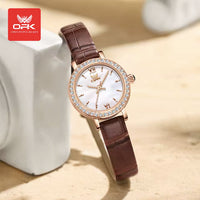 Montre de cuir brun pour femmes, petite et délicate, or rose