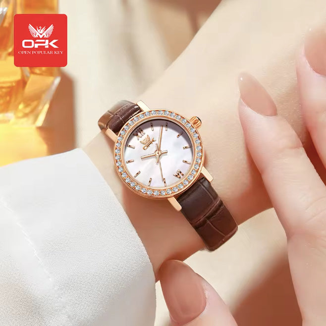 Montre de cuir brun pour femmes, petite et délicate, or rose