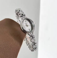 Belle petite montre ovale délicate pour femme en alliage argent